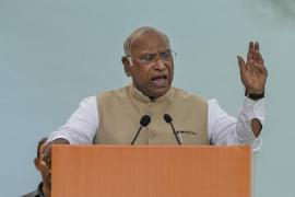 New Congress President Mallikarjun Kharge, Sonia Gandhi, Election Officer Madhusudan Mistry, Rahul Gandhi, BJP, Khabargali