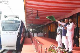 Nagpur railway station, Prime Minister Narendra Modi, country's sixth Vande Bharat Express train, Bilaspur, Raipur, Fare, Chhattisgarh, Khabargali