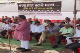 Budhatalab picket site, Navaraipur, Village Tuta, Employee leader Vijay Kumar Jha, Lack of basic facilities, Employees Union, Raipur, Chhattisgarh, Khabargali