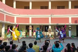 Khairagarh, the culture of Punjab and Bundelkhand came alive, the students of folk music gave a wonderful presentation, Indira Kala Sangeet Vishwavidyalaya, Dr.  Nathu Tode, Dr. Parmanand Pandey, Dr. Vidya Singh Rathore, Public Relations Officer Vinod Dongre, Chhattisgarh, Khabargali