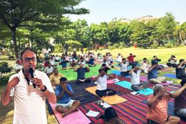 Indian Medical Association Raipur, Yoga Teacher Jitesh Patel, Founder and Senior Cancer Surgeon of Sanjivani Cancer Care Foundation Dr. Yusuf Memon, Senior Cardiologist Dr. Javed Ali, Dr. Satish Suryavanshi, Dr. Smith Srivastava, Dr. Manoj Lahoti at Ninth International Yoga Day, Raipur  , Dr. Vivek Kesarwani, Dr. Bhavna Sirohi, Dr. Rakesh Gupta, Dr. Digvijay Singh, Dr. Shyam Sharma, Dr. Sunil Khemka, Dr. Devendra Nayak, Dr. Manoj Chilani, , Dr. Anoop Verma, Dr. Kedar Agarwal, Dr. Satish Rathi, khabargali