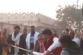 Darshan of Ramlala, development and life consecration of Ayodhya, clash between Congress supporters and devotees in Ayodhya, controversy over entering Ram temple with flag, news,khabargali.