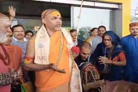 Will demand from Chhattisgarh government to give the status of Rajmata to mother cow - Swami Avimukteshwaranand Saraswati said - Those who vote for parties that kill cows will be guilty of the sin of cow slaughter, Astrologer, Jagatguru Shankaracharya, Swami Avimukteshwaranand Saraswati, Raipur, Chhattisgarh, Khabargali.