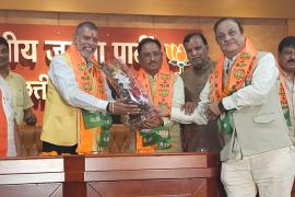 Veterans joined BJP...hundreds took membership, Chief Minister Vishnudev Sai on Thursday at Bharatiya Janata Party State Office Kushabhau Thackeray Complex, Chhattisgarh, Khabargali