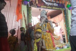 Children showed devotion in Govardhan Puja. An atmosphere full of devotion is created in the Shrimad Bhagwat Katha Gyan Yagya going on in the premises of Shri Siddhivinayak Shiv Sai Hanuman Temple of Gayatri Nagar. Raipur (khabargali) Shri Siddhivinayak Shiv Sai Hanuman Temple of the capital Gayatri Nagar.  During Shrimad Bhagwat Katha Gyan Yagya, the children of the colony showed devotion in the context of Gobardhan Puja today during the story of Maharaj Pandit Shivanand Maharaj of Chitrakoot Dham, Raipur,