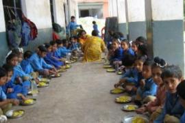 Now invitation food in schools of Chhattisgarh, initiative to make food more nutritious with community participation. Invitation food will not be an alternative to the food given in schools, Pradhan Mantri Poshan Shakti Yojana in schools of Chhattisgarh, Chhattisgarh, Khabargali.