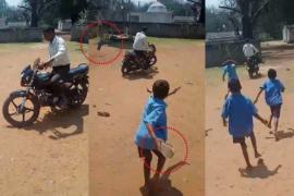 Children threw slippers and shoes at drunk teacher, Primary school Pallibhata of Bastar block, Chhattisgarh, Khabargali