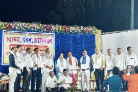 Oath taking ceremony of "Regional Kanyakubj Brahmin Sabha Chhattisgarh Raipur", the strong and universally accepted national organization of Brahmin community, oath taking ceremony and Brahmin conference was held with great pomp in Tulsi Mangalam Bhawan on completion of 10 years of the organization, newly appointed State President Shri Radhey Govind Bajpai, State General Secretary Shri Satish Chandra Mishra, Treasurer-Shri Shiv Narayan Tiwari were welcomed by Acharya Shri Umashankar Sharma, Chhattisgarh, Kh