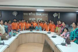 Through startup, the corporation provided employment to 20 women in Swiggy, Raipur Municipal Corporation Commissioner Abinash Mishra, NULM in-charge Dr. Tripti Panigrahi, Consultant Mission Manager Sushma Mishra, Khabargali