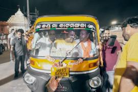 Before PM Modi's roadshow, BJP's unique campaign on the streets of Puri, Sambit Patra and Rajesh Munat took an auto ride, told the people of Puri about Modi's guarantee, Khabargali