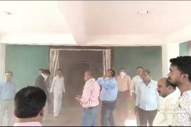 employees beat up media persons during coverage...  raipurenews cg news 