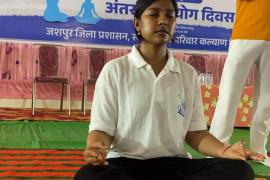 CM's daughter Smriti Sai inspired pregnant women to do yoga, Yoga is not only beneficial physically but also mentally, make it a part of your daily routine, Smriti Sai, Jashpur Yoga Mahotsav focused on pregnant women, live broadcast, Chhattisgarh, Khabargali