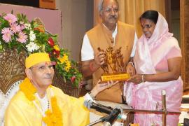 The government will have to take some tough and necessary decisions in the interest of the country- Sudhanshu Maharaj, founder of Vishwa Jagriti Mission, MP Brijmohan Agarwal, Chairman Pramod Dubey, former IAS Ganesh Shankar Mishra took blessings, Raipur, Chhattisgarh, Khabargali