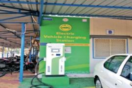   Citizens will soon get the facility of 4 wheeler e vehicle charging station in Raipur, MoU signed between Raipur Municipal Corporation and IOCL...  raipurnews  cg news  hindinews  latestnews  chhattisgarh news  khabargali 