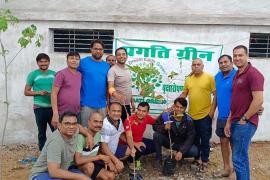 The first tree plantation of this season was done by Pragati Green Sanstha in the big pond located in Mowa. This year the target was to plant a total of 251 trees and preserve them, tree plantation for the last 6 years, more than 5000 plants planted have taken the form of trees, President Gajendra Singh Thakur, Vinay Sahu, Sandeep Singhania, Surendra Patel, Pintu Janghel, Asim Sharma, Anil Patel, Abhishek Saxena, Dipesh Baghel, Arvind Verma, Prakash Rathore, Nilesh Soni, Raipur, Chhattisgarh, Khabargali