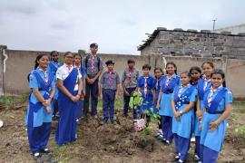 Scouts - Guides of Shri Gujarati School planted trees under "Ek Paudha Maa Ke Naam Abhiyan", Awadhesh Kumar Dwivedi IRS Senior Division Manager Railway Raipur, Bharat Scouts and Guides State Chief Commissioner Dr. Somnath Yadav and State Secretary Kailash Soni, Anees Memon Principal Shri Gujarati U. Ma. School, Sector - 4, Devendra Nagar, Raipur, Scout Guide Incharge Mrs. Aarti Rajput, Khabargali
