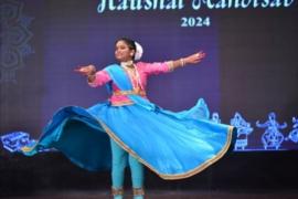 Saumya Namdev scored a hat-trick of first prize in the national Kathak competition, Principal Pandit L D Vaishnav, Vice Principal Rudra Preeti Vaishnav and Guru Preeti Rudra Vaishnav, Classical Dance, Odissi, Bharatnatyam, Kathakali, Manipuri, Odissi, Kuchipudi, Sattriya, Mohiniyattam, Krishna Lalit Arts College, Capital, Raipur, National Kathak Dance Competition Skill Festival, Yami Vaishnav, Maa Vaishnavi Music College, Amrit Dhuni, Tarangan, Beauty Namdev, Raigarh OP Jindal School, Chhattisgarh, Khabarga
