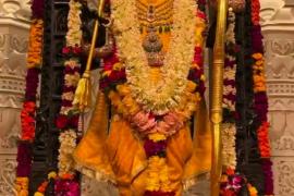 On the occasion of Janmashtami, Shri Ramlala in Ayodhya was adorned with special clothes sent from maternal home, Bhanchha Ram, special clothes were made of yellow Khadi silk woven by the craftsmen of Bastar, Mata Kaushalya, Dandakaranya where Maryada Purushottam spent most of his exile, Chhattisgarh, Khabargali