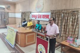 Organizing awareness and discussion on the topic of Panch Parivartan, a joint event of Raipur Press Club and Environment Energy Foundation, Dr. Ranjit Prasad, former Head of Department of Metallurgical and Material Engineering, National Institute of Technology, Jamshedpur, Lalit Kumar Singhania, Editor Environment Energy Times, Prafull Thakur and CA Dhawal Shah, Chairman of ICAI Raipur, Raipur, Chhattisgarh, Khabargali