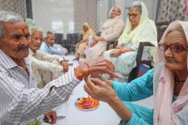 70 plus people will also get additional insurance of 5 lakhs along with free treatment, Khabargali