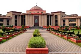 Case of beer party in school reached High Court, asked - how did the bottle reach the classroom...  cg news latestnews cg bignews bilaspurnews khabragli 