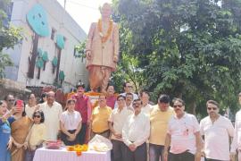 Chhattisgarh Kayastha Samaj, District Raipur celebrated the birth anniversary of the pride of the society, former Prime Minister, Late Shri Lal Bahadur Shastri with great pomp and show. Shri Rajjan Srivastava, State President, Shri Pramod Khare, Mrs. Usharajjan Srivastava, Patron Women's Cell, Vineeta Srivastava, State President Women's Cell, Dr. Shri Manish Srivastava, State President Medical Cell, Rahul Srivastava, State President Youth Cell, Ashok Srivastava, District President, Amrita Srivastava, Distri