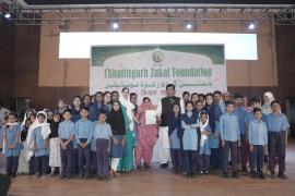 Chhattisgarh Zakat Foundation honored more than eight hundred students of Muslim community with scholarship cheques and medals, Commissioner of Central Income Tax and GST Department Abu Sama, Additional Superintendent of Police Asad Khan, Yunus Ali, Akram Siddiqui Nauman Akram Hamid, Syed Shakeel Ahmed, Syed Sadiq Ali, SM Hashim, Raipur, Chhattisgarh, Khabargali