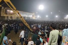 Accident during Ravana Dahan in Janjgir Champa, father and daughter injured due to falling of crane machine. Cg news latest news cg big news khabargali 