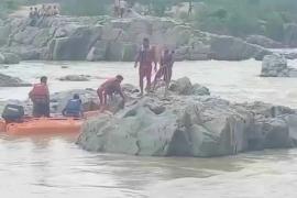 2 youth drowned in strong current, SDRF team is searching cg news hindi news latest news khabargli 