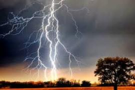Girl struck by lightning, 6 other women injured cg news latest news cg big news khabargali 
