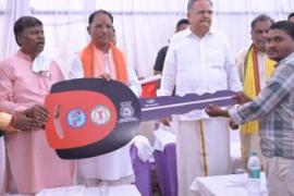 Now women group will drive the bus, Chief Minister Sai handed over the keys of the vehicles Rapur news cg bignews hindi news cg latestnews cg bignews khabargali 