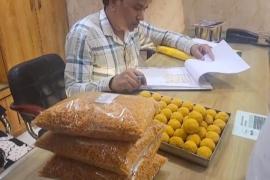 दिवाली से पहले मिठाई शॉप में रेड, 21 दुकानों से लिए मिठाइयों के नमूने Raid in sweet shops before Diwali, samples of sweets taken from 21 shops  cg news raipur news cg big news khabargali 