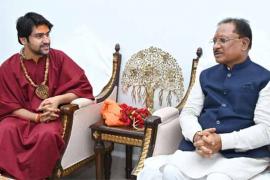 Religious conversion is more dangerous than Naxalism: Pandit Dhirendra Shastri, Chief Minister took blessings from Peethadheeshwar of Bageshwar Dham, Pandit Dhirendra Shastri, Raipur, Khabargali