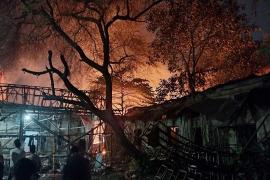  देर रात गोदाम में लगी भीषण आग, मची अफरा-तफरी A massive fire broke out in the warehouse late at night, creating chaos  cg news hindi news raipur news cg latest news khabargali 
