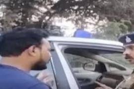 डिप्टी सीएम की सुरक्षा में बड़ी चूक, काफिले के बीच में घुस गई नीली बत्ती वाली गाड़ी खबरगली  Big lapse in security of Deputy CM, blue light vehicle entered the middle of the convoy  cg news hindi news cg big news cg big news latest news khabargali 