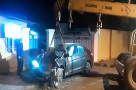 High speed car collided with the wall of former MLA's bungalow, driver fled leaving the car, Khabargali