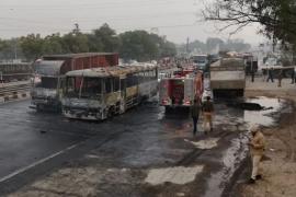 हाईवे पर फटा गैस टैंकर- ज़ोरदार धमाके से जल गए 8 मौतें तो कई झुलसे  खबरगली Gas tanker exploded on the highway - 8 died and many got burnt in the huge explosion hindi news big news latest news khabargali