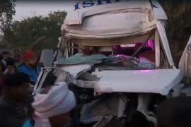 महाकुंभ जा रही श्रद्धालुओं से भरी बस डंपर में घुसी, 4 की मौत, 13 घायल खबरगली Bus full of devotees going to Maha Kumbh rammed into dumper, 4 dead, 13 injured cg news hindi news latest news khabargli 