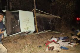 बारात से वापस लौट रही गाड़ी का फटा टायर, दो लोगों की मौत, 6 घायल खबरगली  Tire burst on vehicle returning from wedding procession, two dead, 6 injured   cg news hindi news cg big news latest news khabargali 