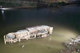A pickup full of wedding guests fell into the river, more than 20 passengers were on board Chhattisgarh news khabargali 