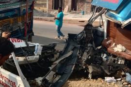 Head-on collision between ambulance and truck, driver killed, 8 people injured Hindi News big News Latest news khabargali 
