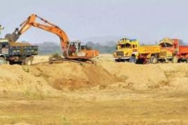 Mineral officer Praveen Chandrakar suspended for negligence in sand mining cases, Chhattisgarh, Khabargali