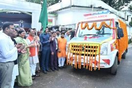 Chief Minister Vishnu Dev Sai flagged off the modern ambulance, rural areas will get emergency health benefits cg news hindi news latest News Big news khabargali 