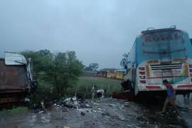 Bus coming from Jagdalpur and Hiva collided, 3 people including a woman died, many injured cg news hindi news big news latest news jgadalpur News khabargali 