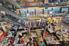 A grand "Shopping Hub Exhibition" will be organized on 5th and 6th July at Colors Mall, Pachpedi Naka, Riya Collection and Pink Jewellery, various types of clothes, jewellery, decoration items and various pure home-made food items made by domestic women will be available at affordable prices, Raipur, Chhattisgarh, Khabargali