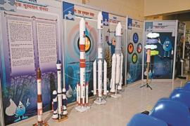 ISRO's space exhibition in Raipur, students learnt the thrill of space, there will be models from Chandrayaan to launch-pad Chhattisgarh News hindi news latest news Raipur khabargali 