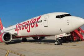 The wheel of the plane coming to Mumbai fell on the runway, there were 78 passengers on board, the pilot declared an emergency hindi News big news latest News khabargali 