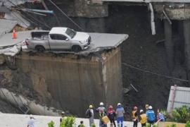 Underworld opens in Bangkok, vehicles submerged in 50-foot deep pit hindi News big News latest News khabargali 