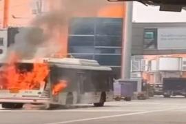 A major accident occurred at the airport, as a ground service bus parked near an aircraft at Terminal 3 caught fire. Hindi latest News big News khabargali