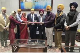 The Shiromani Gurdwara Parbandhak Committee,SGPC at the Golden Temple honored the four Sahibzadas of Guru Gobind Singh Ji, Prime Minister Narendra Modi, Home Minister Amit Shah, and Dr. Kuldeep Solanki, convenor of the Chhattisgarh Civil Society in Raipur, for their efforts in getting 'Veer Bal Diwas' Brave Children's Day recognized at the national level. Khabargali
